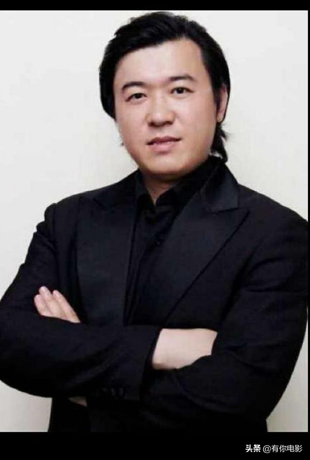 青年男高音歌唱演员王新星担任《中外影视歌曲选拔赛》评委